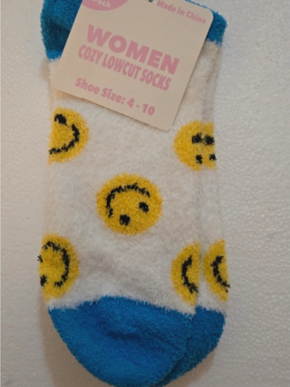 Women Cozy Low-Cut White Fuzzy Socks with Yellow Smiley Motifs - Unbranded